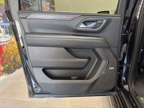 Used 2023 Chevrolet Suburban Premier AWD/4WD image 34