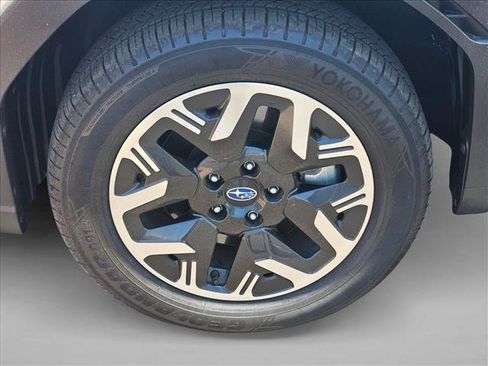 Certified 2025 Subaru Forester Premium AWD/4WD image 23