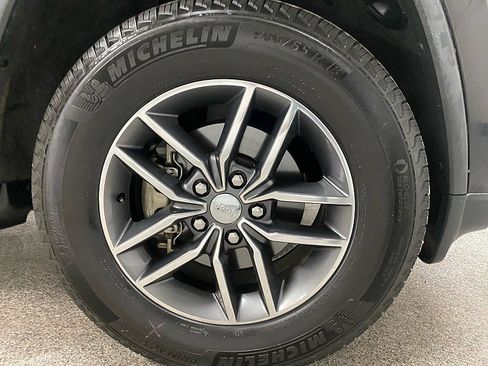 Used 2018 Jeep Grand Cherokee Limited image 26
