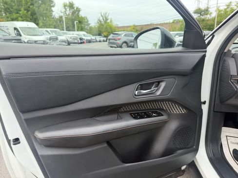 Used 2023 Nissan Ariya FWD image 14