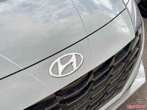 Used 2023 Hyundai Elantra SE FWD image 7