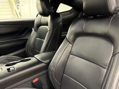 Used 2025 Ford Mustang Premium image 5