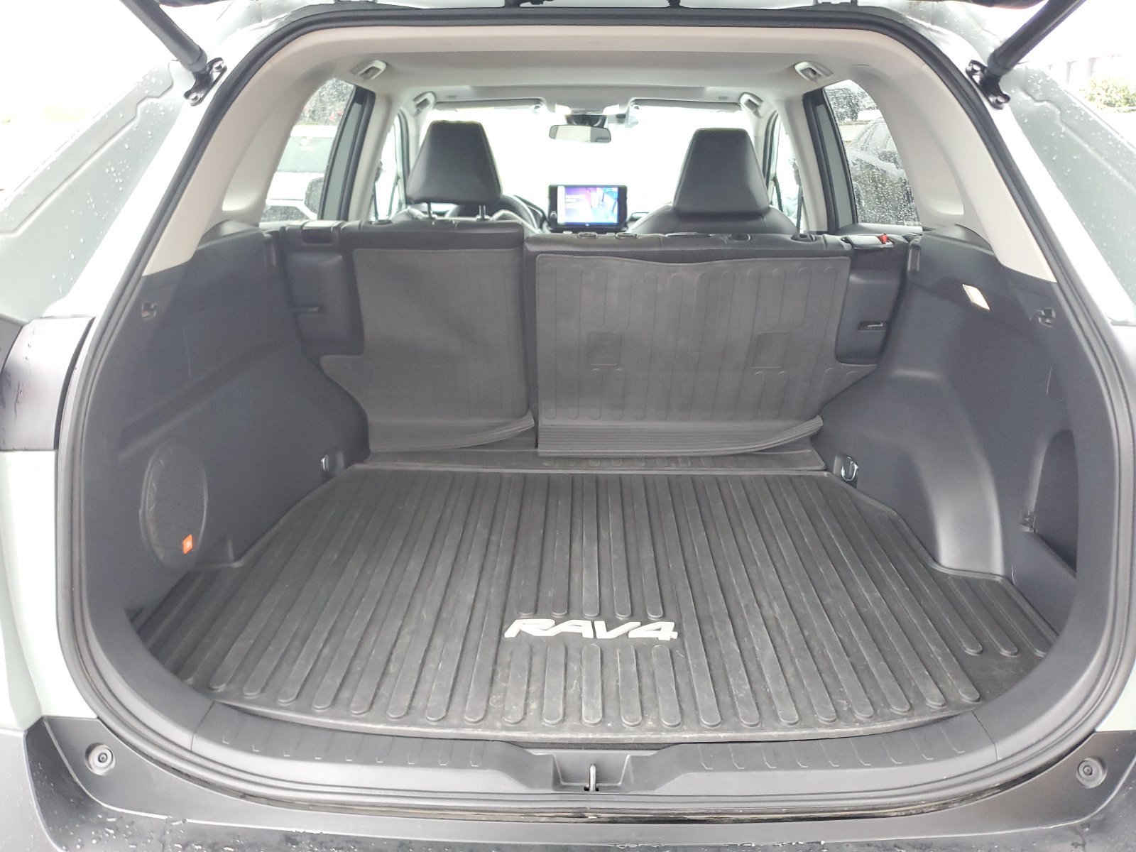 Used 2023 Toyota RAV4 XLE Premium AWD/4WD image 9