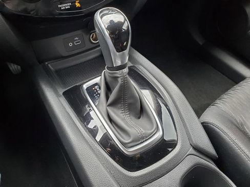 Used 2019 Nissan Rogue SV image 24