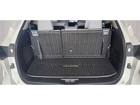 Used 2022 Toyota Highlander Limited image 10