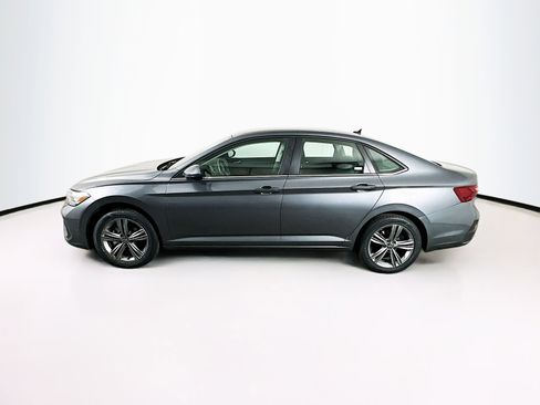 Used 2024 Volkswagen Jetta SE image 4
