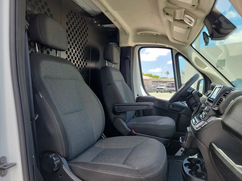Used 2025 RAM ProMaster 2500 w/ U-Haul Equipment Group FWD image 17
