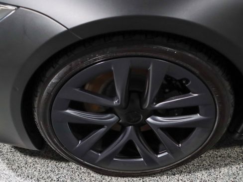 Used 2022 Tesla Model S Plaid image 11