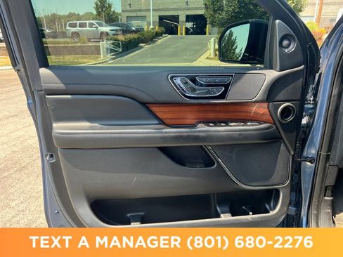 Used 2019 Lincoln Navigator Reserve AWD/4WD image 11