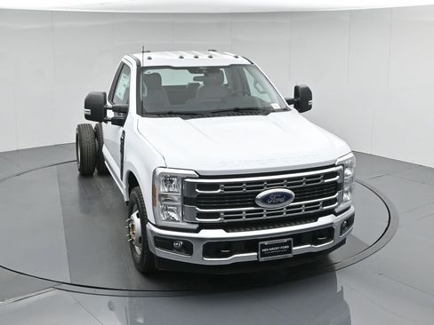 New 2026 Ford F350 XL w/ XL Chrome Package RWD image 33