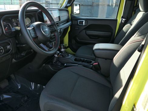 Used 2024 Jeep Wrangler Unlimited Rubicon image 10