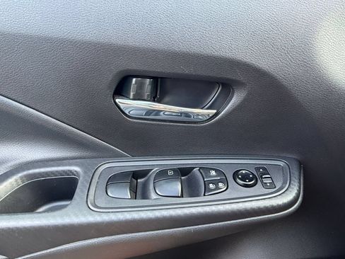 Used 2025 Nissan Versa SV FWD image 18