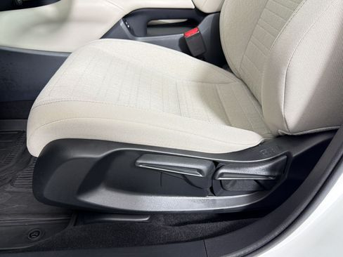 Used 2025 Honda HR-V LX image 11