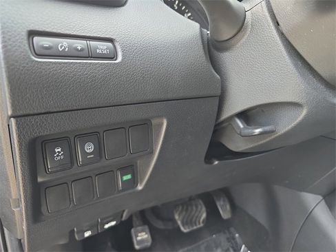 Used 2019 Nissan Rogue Sport SV image 28