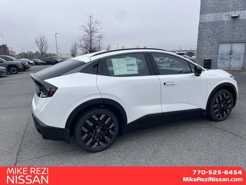 New 2026 Nissan Leaf Platinum+ w/ Cargo Package (Platinum+) image 3