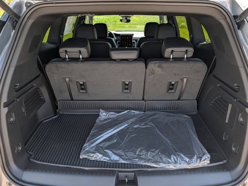 New 2026 GMC Acadia Elevation w/ Elevation Premium Package AWD/4WD image 18