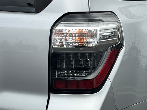 Certified 2018 Toyota 4Runner SR5 Premium AWD/4WD image 27
