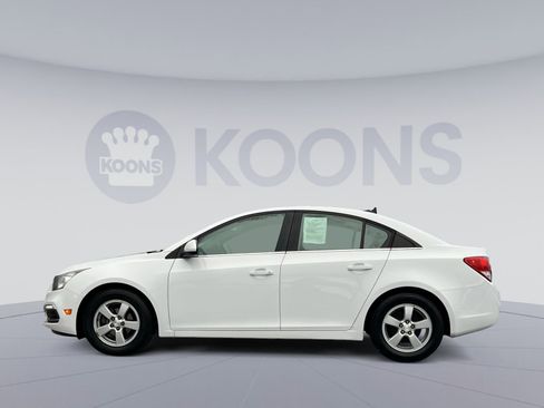 Used 2016 Chevrolet Cruze LT w/ Technology Package image 2