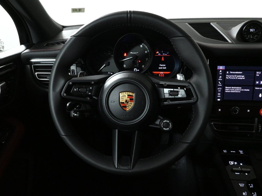 Used 2026 Porsche Macan AWD/4WD image 18