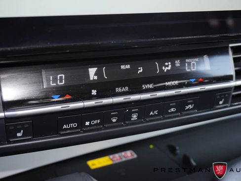 Used 2025 Toyota Sienna XLE w/ XLE Plus Package image 32