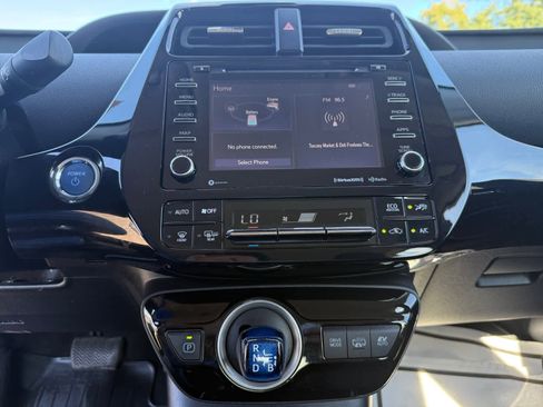 Used 2020 Toyota Prius Prime LE image 24