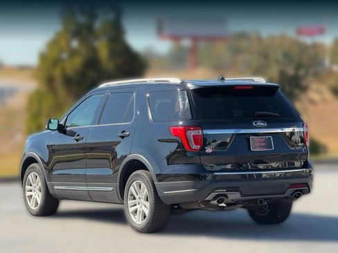 Used 2018 Ford Explorer XLT w/ Equipment Group 202A image 11