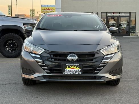 Used 2023 Nissan Versa SV image 2