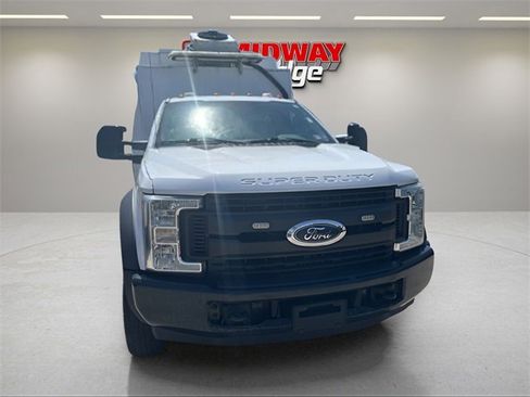Used 2017 Ford F550 2WD Regular Cab Super Duty image 8