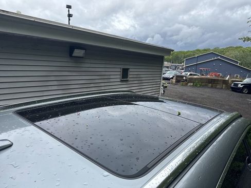 Used 2018 Bentley Bentayga Activity image 42