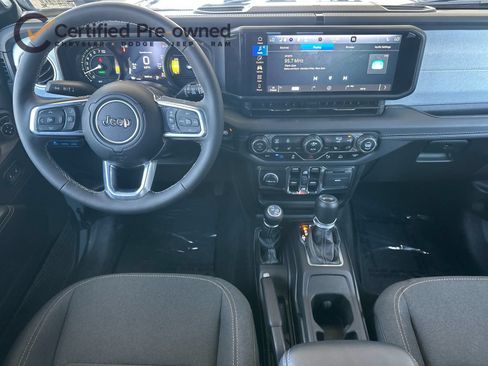 Used 2025 Jeep Wrangler Unlimited Sahara w/ Safety Group AWD/4WD image 14