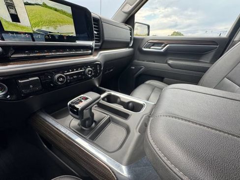 Used 2024 Chevrolet Silverado 1500 LT Trail Boss w/ LT Trail Boss Premium Package AWD/4WD image 10