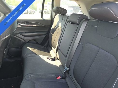 Certified 2023 Jeep Grand Cherokee Laredo AWD/4WD image 20