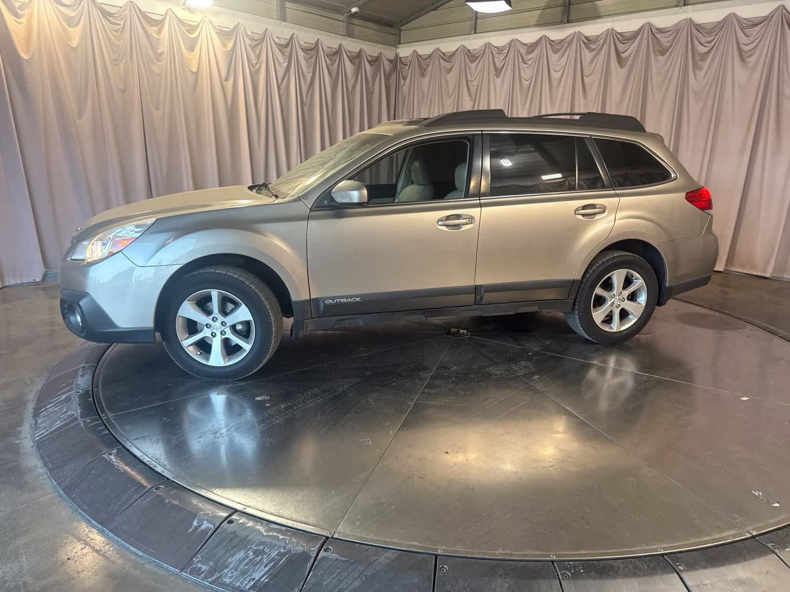 Used 2014 Subaru Outback 2.5i Limited w/ Moonroof Package AWD/4WD image 8