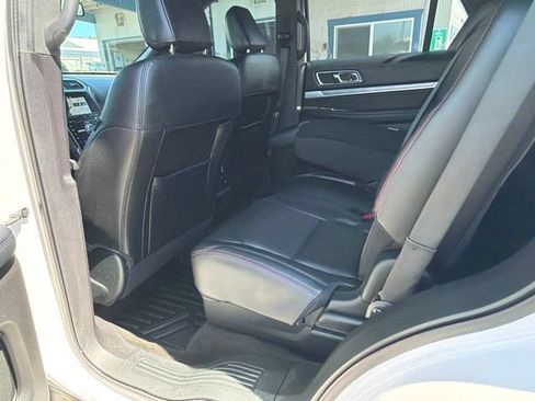 Used 2018 Ford Explorer Sport w/ Equipment Group 401A AWD/4WD image 17