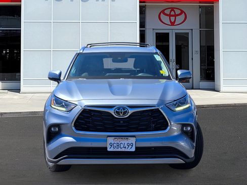 Used 2023 Toyota Highlander Platinum AWD/4WD image 2