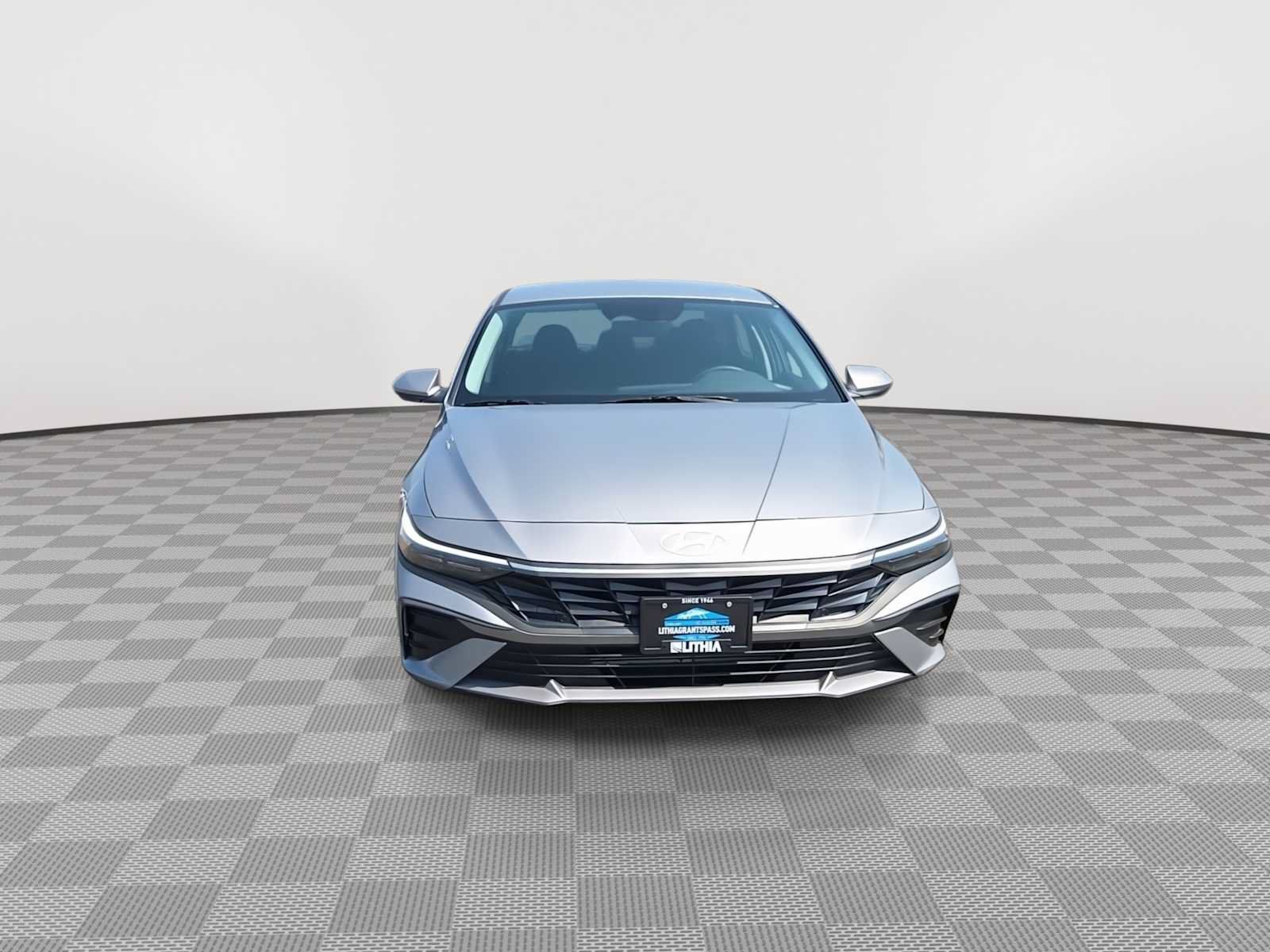 Used 2025 Hyundai Elantra SE FWD image 3