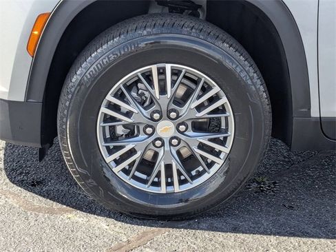 Used 2024 Chevrolet Traverse LT image 10