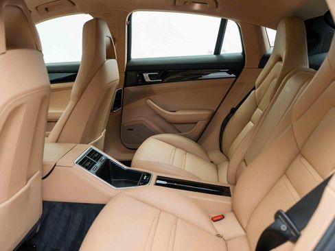 Used 2018 Porsche Panamera image 24