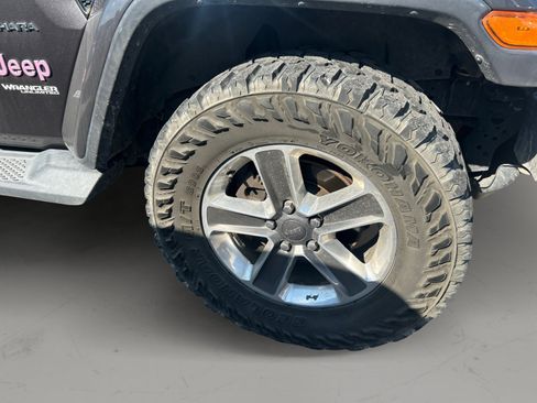 Used 2019 Jeep Wrangler Unlimited Sahara w/ Safety Group AWD/4WD image 17