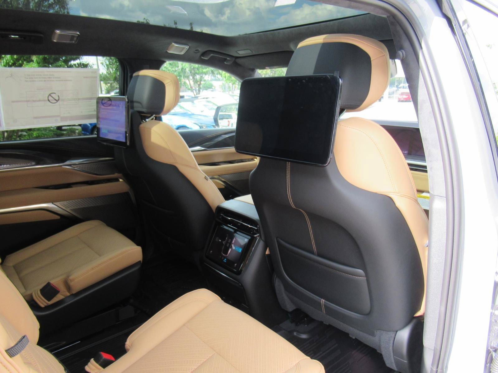 New 2026 Cadillac Escalade IQ Sport 2 w/ LPO, ONYX Package AWD/4WD image 12