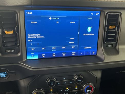 Used 2024 Ford Bronco Badlands image 16