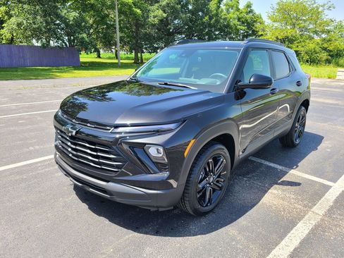 New 2026 Chevrolet TrailBlazer LT w/ Midnight Edition AWD/4WD image 3