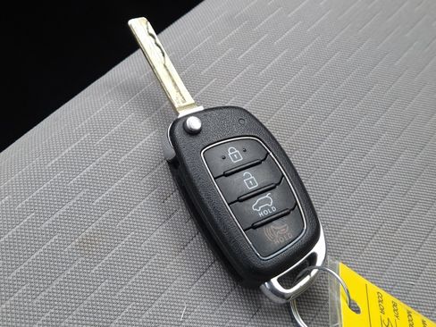 Used 2019 Hyundai Tucson SE image 32