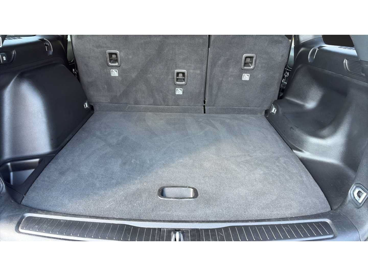 Used 2025 Jeep Grand Cherokee Altitude AWD/4WD image 26