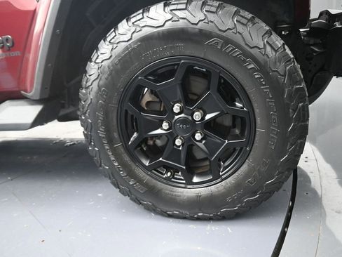 Used 2021 Jeep Gladiator Sport AWD/4WD image 5