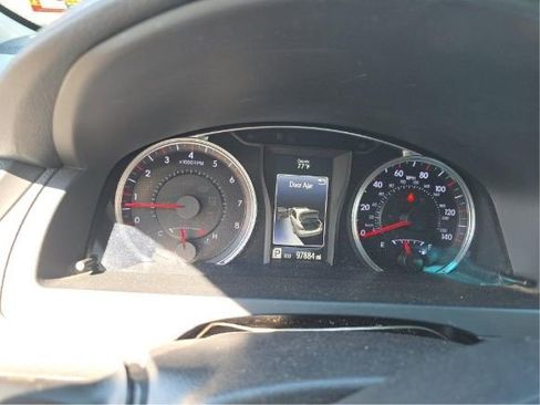 Used 2016 Toyota Camry SE FWD image 6