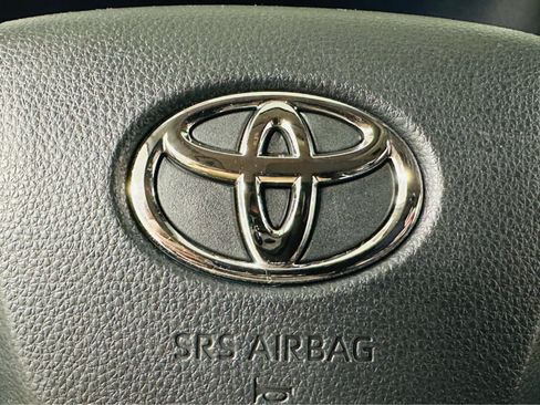 Used 2023 Toyota Highlander XLE image 16