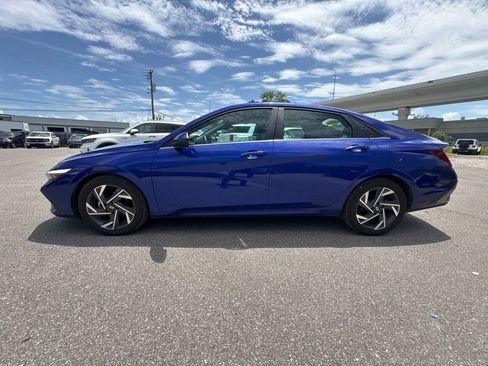 Used 2025 Hyundai Elantra SEL FWD image 6