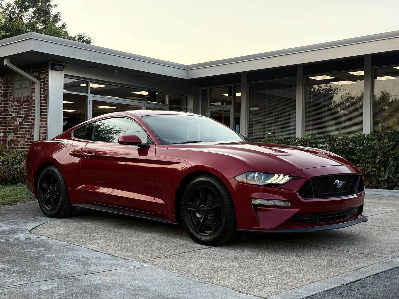 Used 2020 Ford Mustang Coupe RWD image 8
