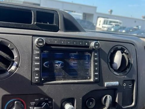 Used 2011 Ford E-150 and Econoline 150 Wagon w/ XLT Premium Pkg RWD image 16